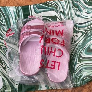 New Freedom Moses sandal. Pink glitter. Size 6/7 (36/37)
